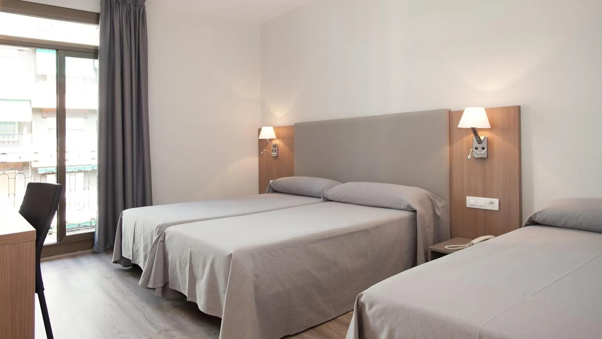 Konukevi Hostal Centric Barselona